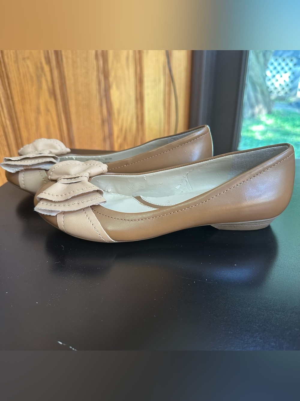 Naturalizer N5 Comfort Tan Beige Leather Bow Flats Size 6 Interior Flaw - Picture 6 of 10